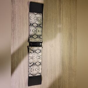 Women's belt with snakeskin design size M/L